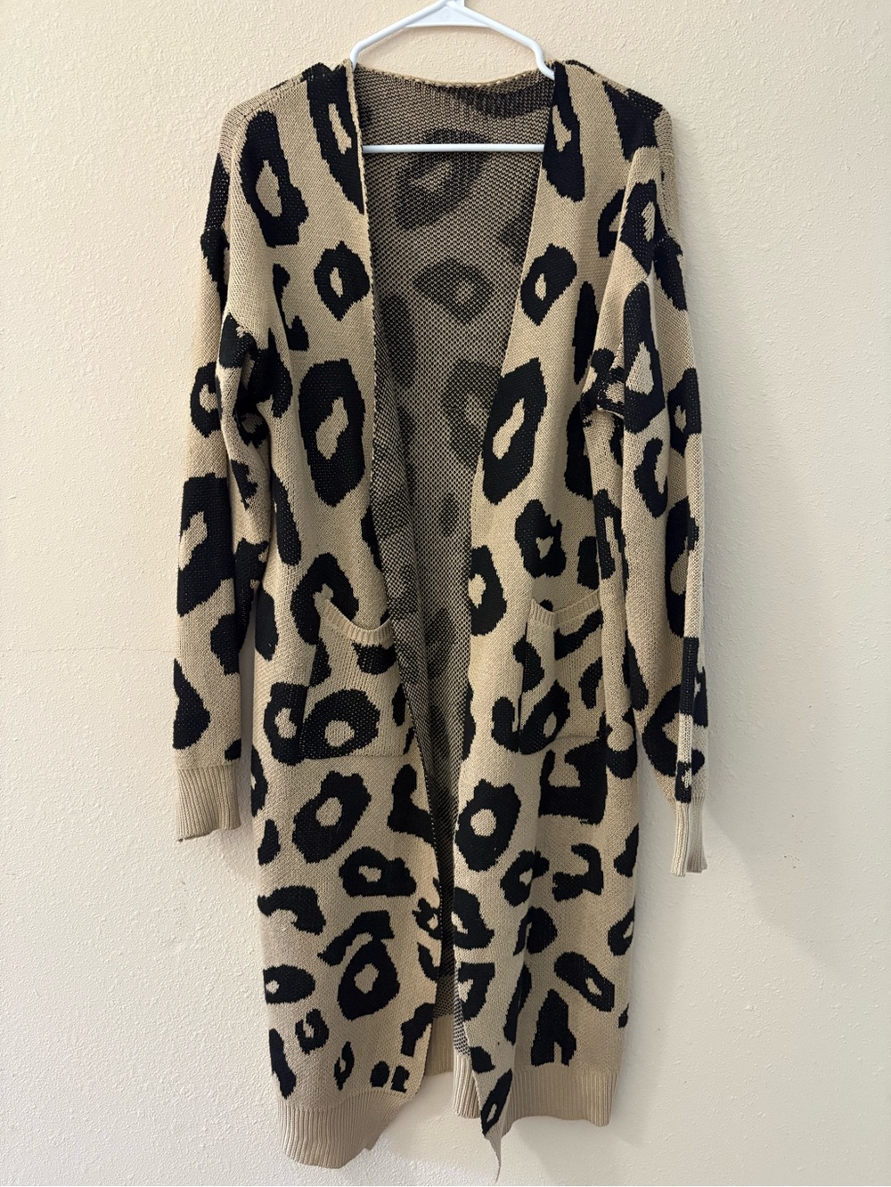Vestidos Beige and Black Leopard Print Open-Front Women's Cardigan Sweater
